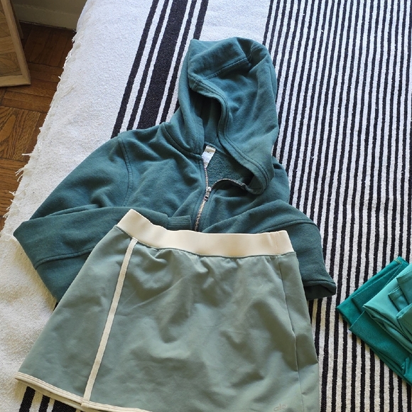 ALO Yoga Dresses & Skirts - ALO Yoga Teal and Cream Skater Skirt SET)